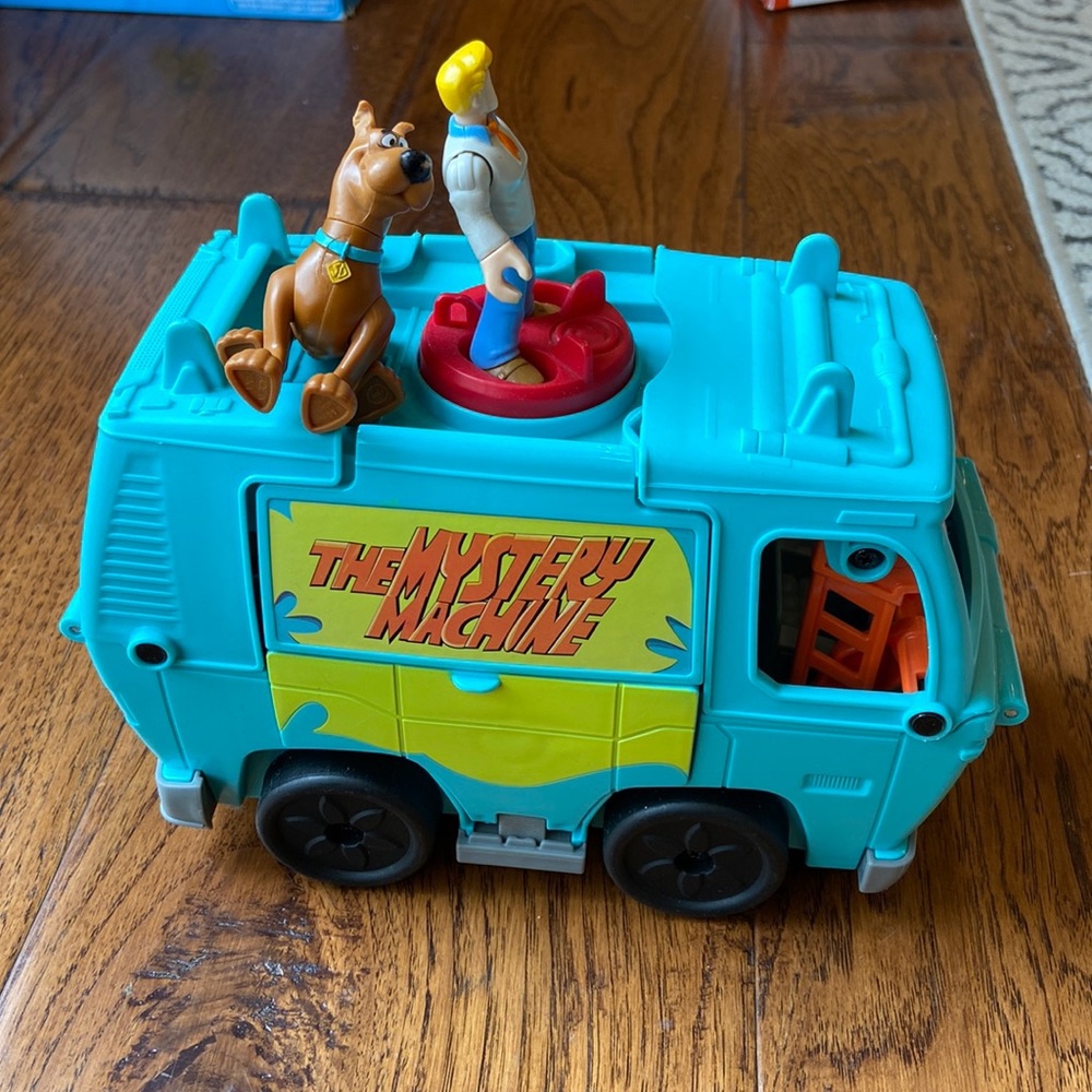 Fisher-Price Imaginext Scooby-Doo Transforming Mystery Machine Van, Scoob & Fred